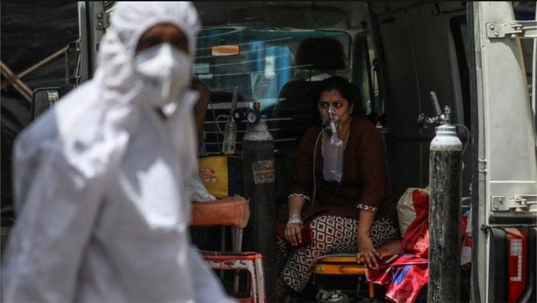 La India registra el mayor número de casos diarios del mundo en medio de la escasez de oxígeno
