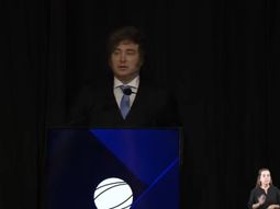 El presidente brindó un discurso en la apertura del evento de la Bolsa de Comercio. El presidente brindó un discurso en la apertura del evento de la Bolsa de Comercio.