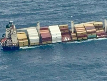 desastre maritimo internacional: naufragio del msc elsa 3 desata alarma