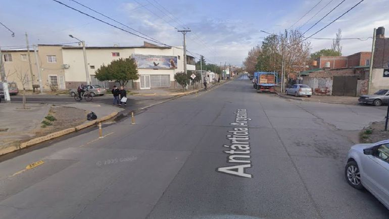 Apuñalaron a un hombre frente a su pareja en el barrio Islas Malvinas.