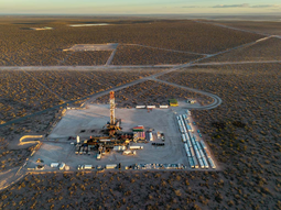 Vaca Muerta suma un jugador global: PAE se asocia con Continental Resources para potenciar cuatro bloques. Vaca Muerta suma un jugador global: PAE se asocia con Continental Resources para potenciar cuatro bloques.