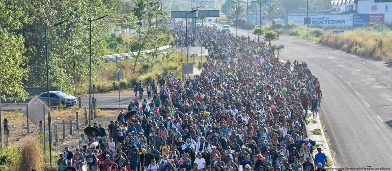 Un video muestra en M xico la impresionante caravana de 10.000