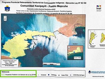 Los Kaxipayiñ reclaman que la provincia les escriture las tierras del ismo, un compromiso de la anterior gestión provincial. Es en el lugar donde YPF va a perforar para sacar petróleo. La concesión no llega a las tierras ocupadas antes de la Ley 26.160