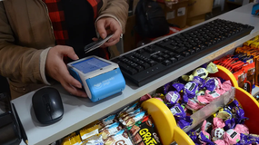 Comerciantes en alerta por la visita de un joven relevando datos de Mercado Pago