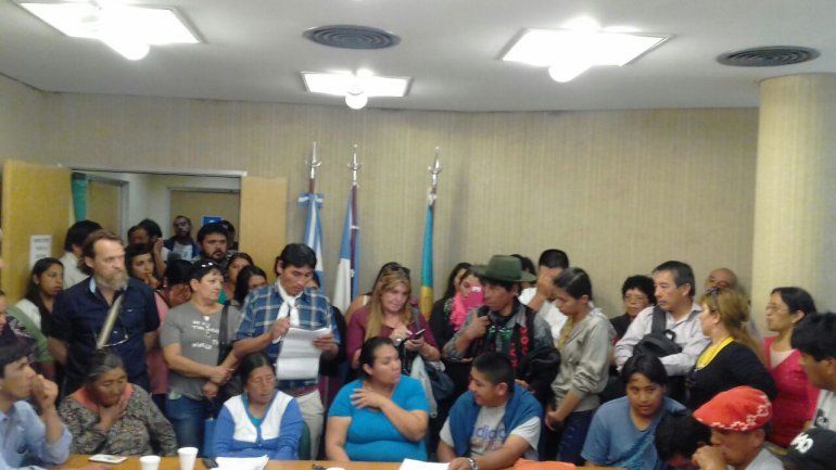 Padres de alumnos del interior reclaman que vuelva el transporte escolar    