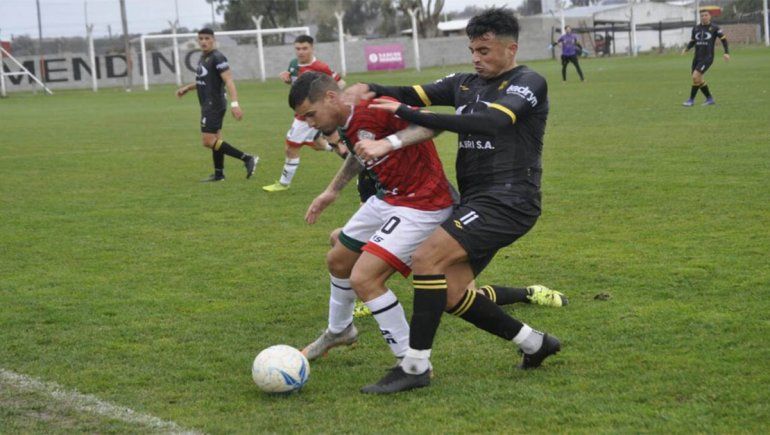 Mirá el escandaloso penal con el que Madryn llegó a la cima en soledad
