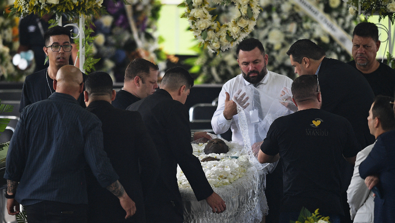 Una multitud le da el último adiós al inolvidable Pelé