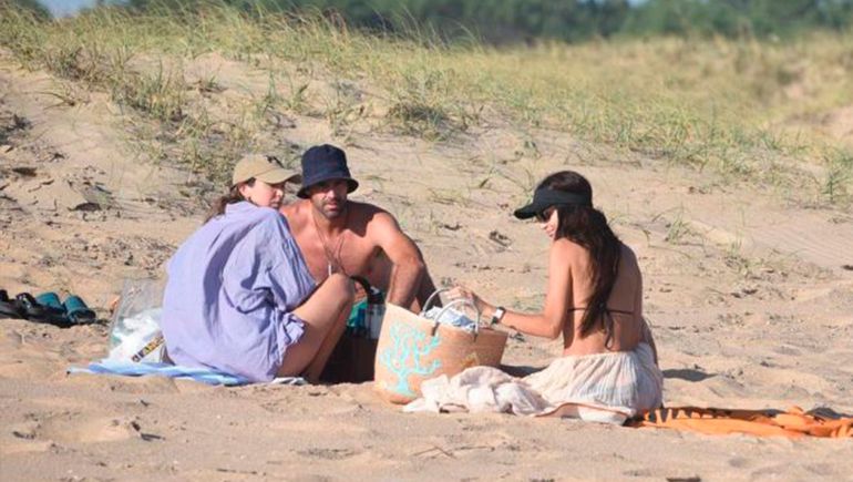 Las fotos playeras que confirman el romance de Zaira Nara y Facundo Pieres