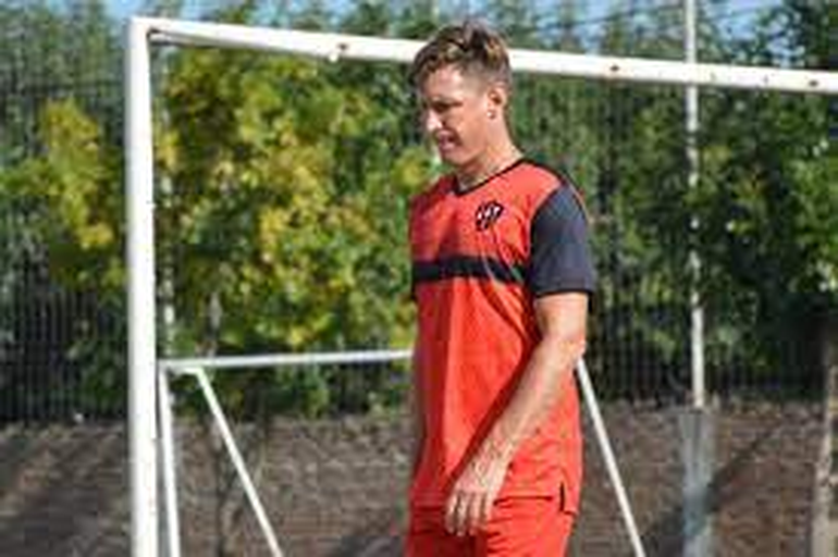 Facundo Sava conduce a Patronato