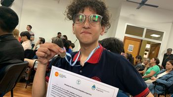 El estudiante del ITC fue premiado en la Olimpíada de Historia en la Universidad del Litoral. | LM Neuquen El estudiante del ITC fue premiado en la Olimpíada de Historia en la Universidad del Litoral.