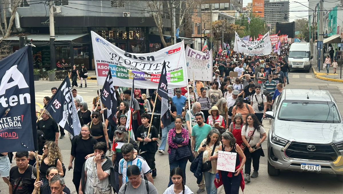 marcha de la bronca en neuquen: se movilizaron en la provincia contra el ajuste de milei