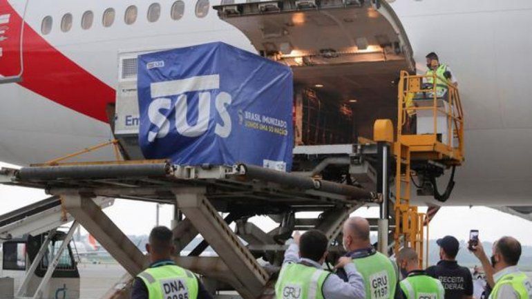 Vacuna de Oxford: Brasil recibe las primeras dosis