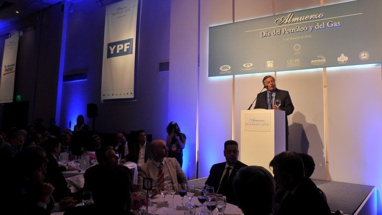 Aranguren pidió un precio sostén del barril  de petróleo a u$s 55