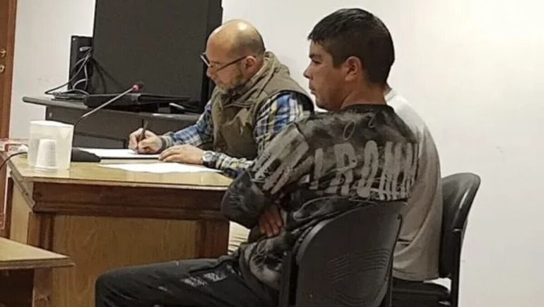 Comodoro Rivadavia: Jorge Nieves (de espaldas)