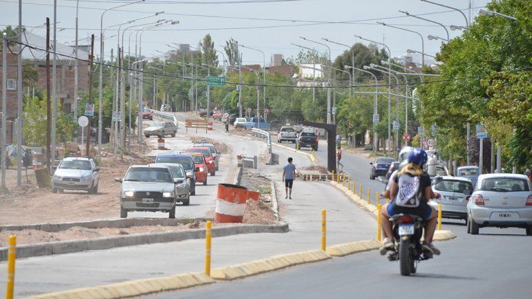 Comerciantes afectados por el Metrobús reclaman dársenas especiales