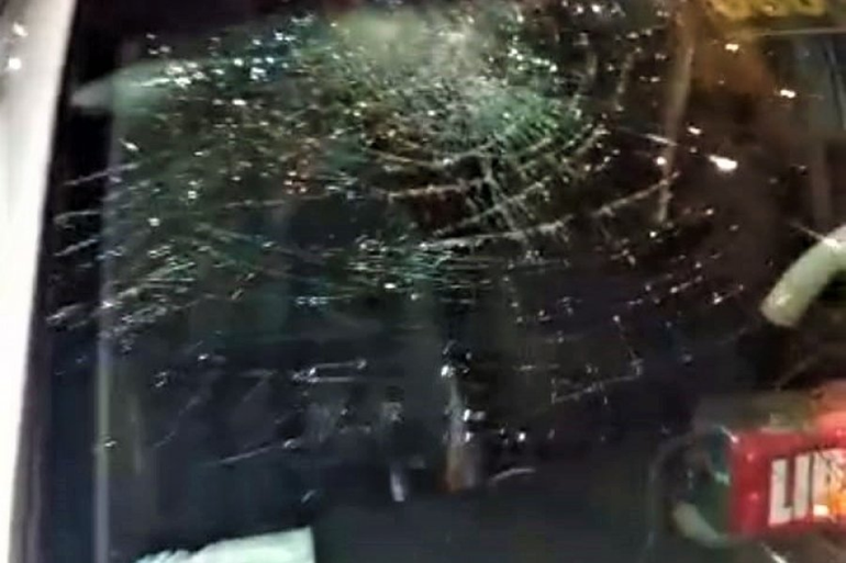 Video: salió furioso del casino y se agarró con el taxista