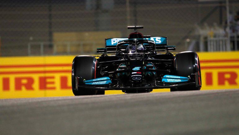 Hamilton le ganó el duelo de Verstappen y se llevó la primera fecha de la Fórmula 1