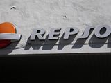 Foto de archivo ilustrativa del logo de Repsol en una gasolinera en MadridAbril 8, 2016. REUTERS/Andrea Comas