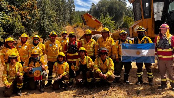 Los brigadistas mapuches que combaten incendios forestales en el sur de Neuquén