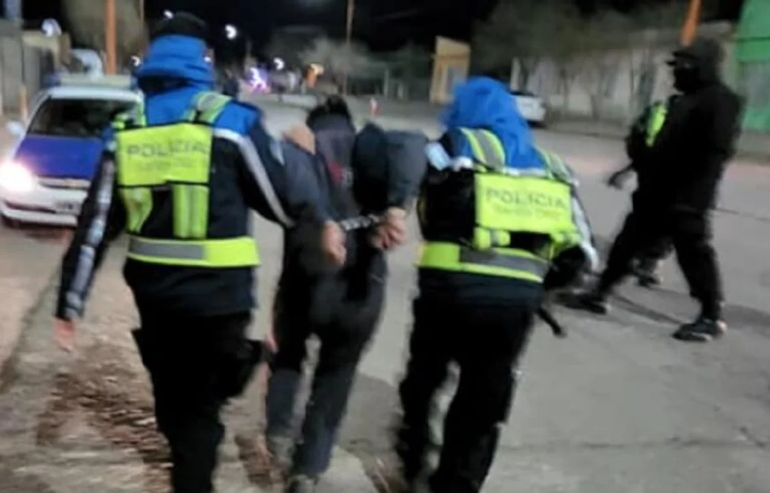 Lo detuvieron y destrozó una comisaría en Pico Truncado