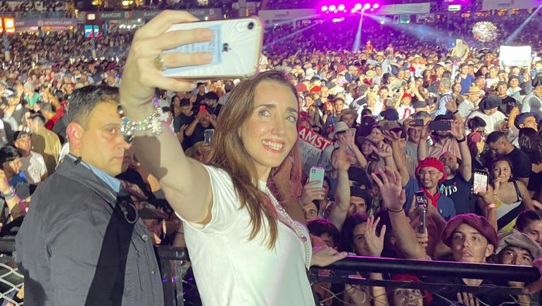 Victoria Villarruel, entre selfies, mates y una situación tensa en el festival de Jesús María