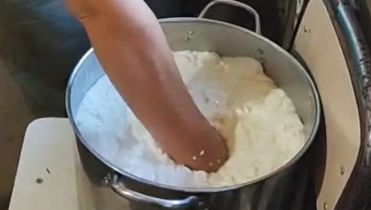 El secreto para producir queso de cabra que se transmite de abuela a nieta
