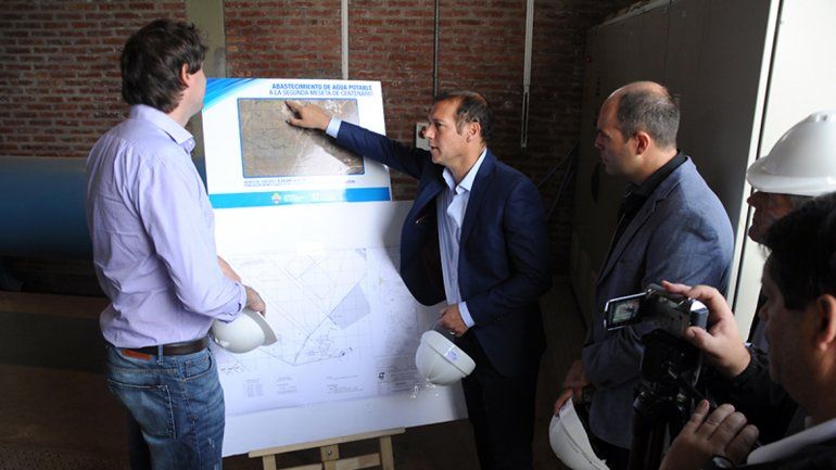 El gobernador Omar Gutiérrez recorrió el nexo de vinculación con Mari Menuco.&nbsp;