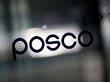 FOTO DE ARCHIVO: El logotipo de POSCO se ve en la sede de la empresa en Seúl, Corea del Sur. REUTERS/Kim Hong-Ji/Foto de archivo.