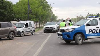 choque en cadena de cinco vehiculos en la ex ruta 22 frente a la terminal: caos de transito choque en cadena de cinco vehiculos en la ex ruta 22 frente a la terminal: caos de transito