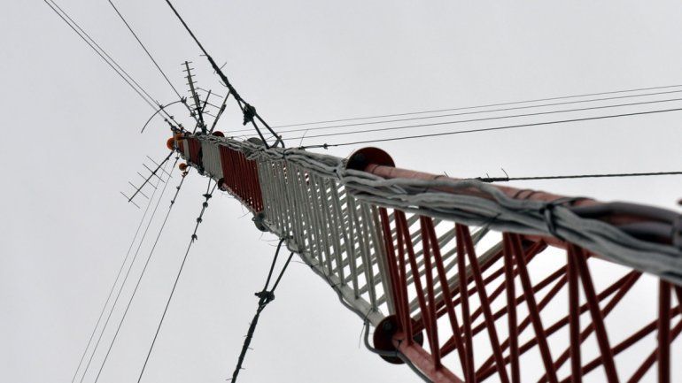 La ciudad tiene antenas de diversas aplicaciones tecnológicas.