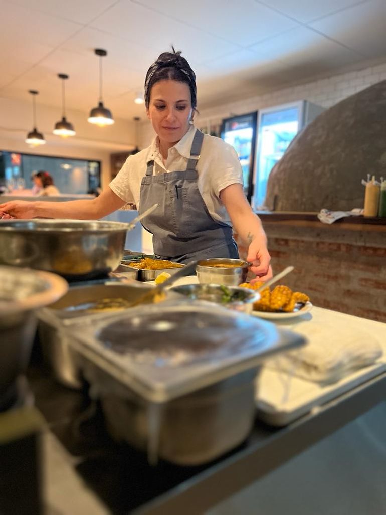 Romina cocinando en Marga Romina cocinando en Marga