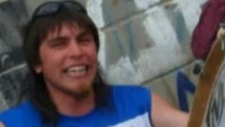 Ramiro Martínez, el hombre de Comodoro Rivadavia que murió apuñalado por un amigo. Ramiro Martínez, el hombre de Comodoro Rivadavia que murió apuñalado por un amigo.