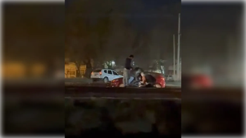 Un motociclista quedó tirado en el asfalto de la Ruta 151. Un motociclista quedó tirado en el asfalto de la Ruta 151.