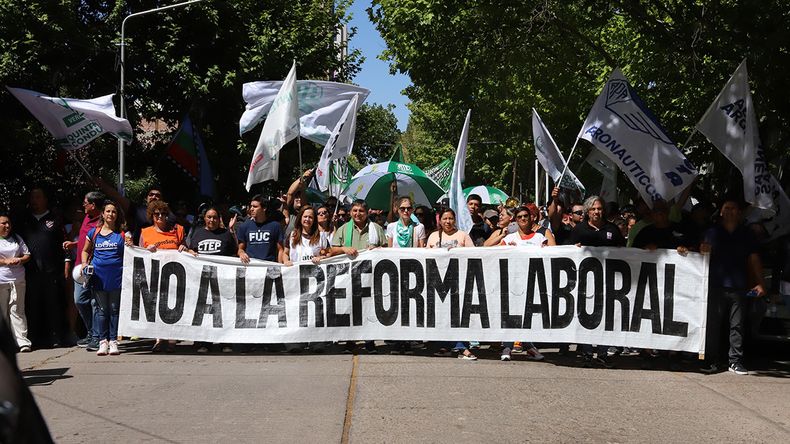 En imágenes: así fue la marcha en Neuquén por el paro de la CGT contra la reforma laboral | LM Neuquen En imágenes: así fue la marcha en Neuquén por el paro de la CGT contra la reforma laboral