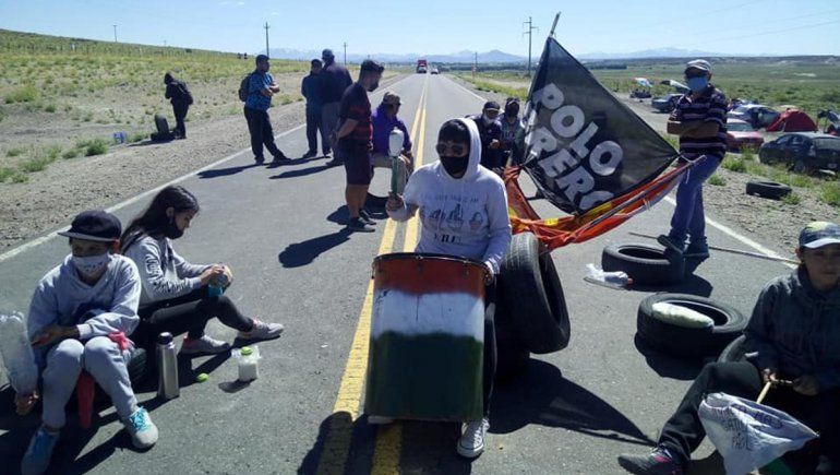 Sigue el piquete en Zapala con corte total en la Ruta 22