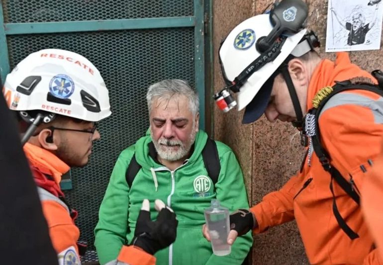 El secretario general de ATE Chubut, durante una marcha al Congreso de la Nación. El secretario general de ATE Chubut, durante una marcha al Congreso de la Nación.