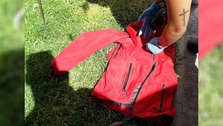 El ladrón habría dejado una campera en el patio de la vivienda. Foto: gentileza.