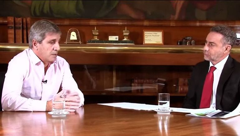 Luis Caputo entrevistado por Luis Majul en LN+. Luis Caputo entrevistado por Luis Majul en LN+.