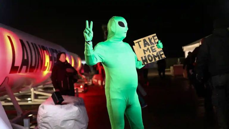 Aliens, OVNIS y globos chinos espías: ¿Una nueva era de conspiraciones?