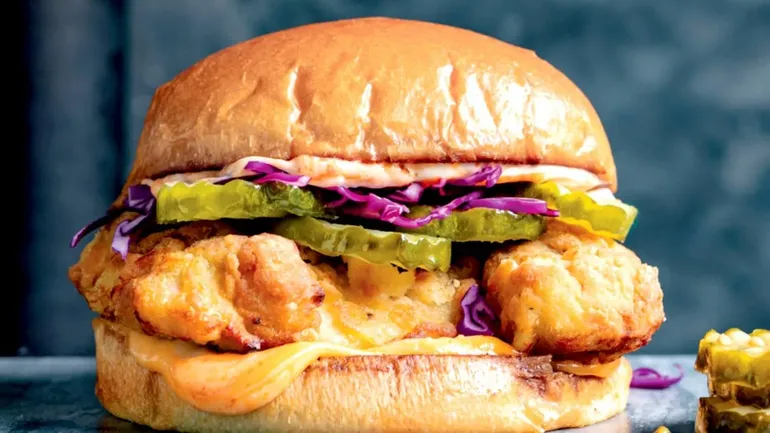 Sándwich de pollo frito, irresistible. Sándwich de pollo frito, irresistible.