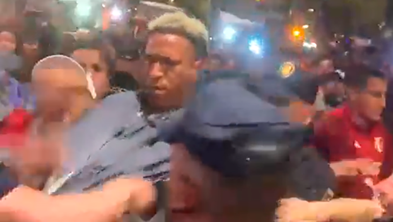 Insólita pelea: la policía española confundió a los jugadores de Perú con hinchas