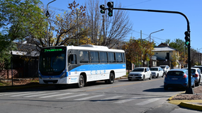Instalaron un nuevo semáforo en un punto crítico de Neuquén. | LM Neuquen Instalaron un nuevo semáforo en un punto crítico de Neuquén.