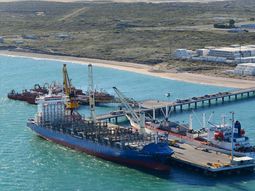 El puerto de SAE recupera volumen de la mano de la pera. El puerto de SAE recupera volumen de la mano de la pera.