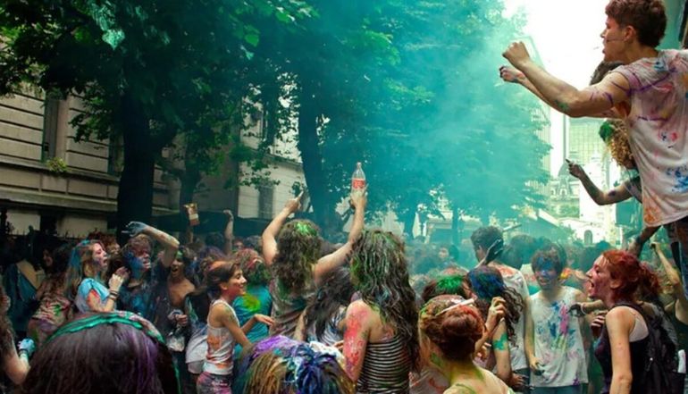 El egreso de la escuela secundaria suma festejos entre los estudiantes.