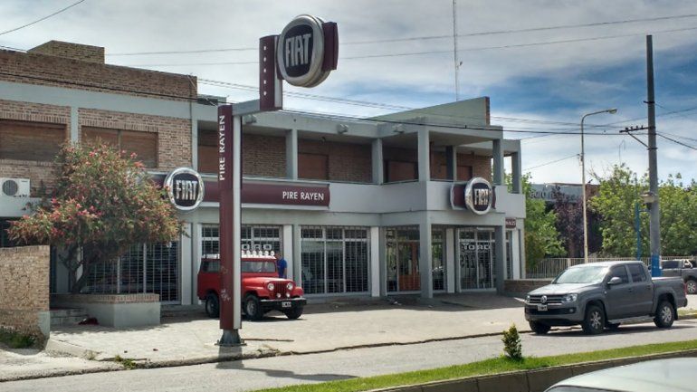 A punta de pistola exigió su auto en una concesionaria de Roca