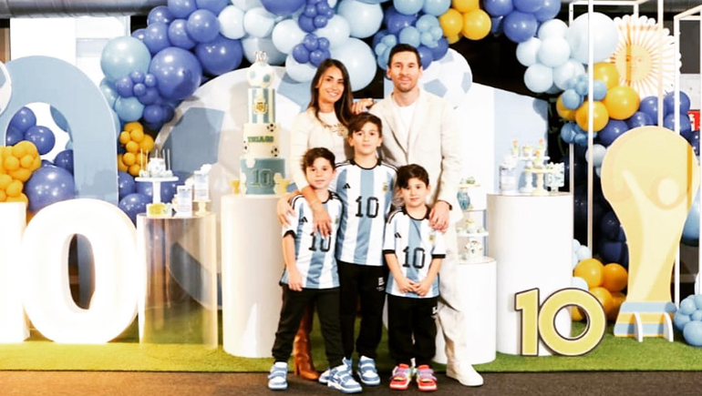 La historia de Antonela mostró como sus hijos con Lionel Messi festejaban la ilustre actuación de su papá ante Bolivia.