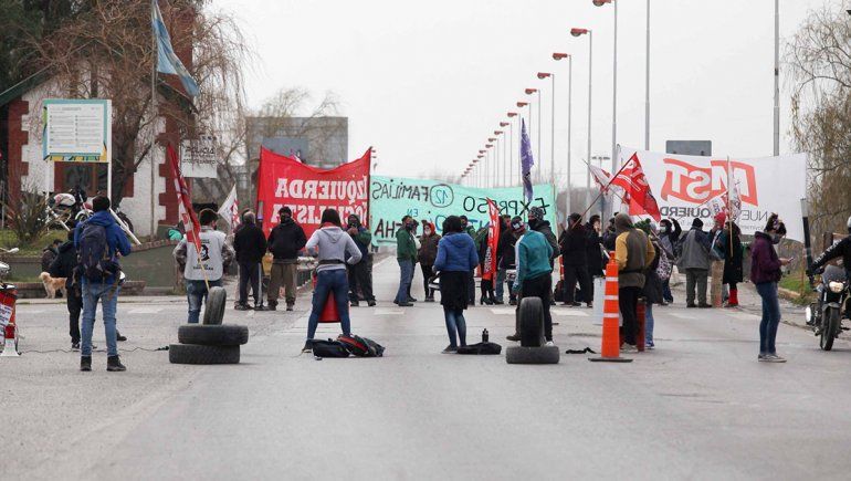 Manifestantes cortaron el puente y generaron caos de tránsito