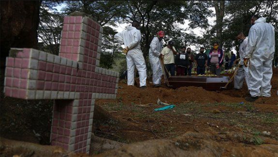 Brasil superó la barrera de los 400.000 muertos por COVID