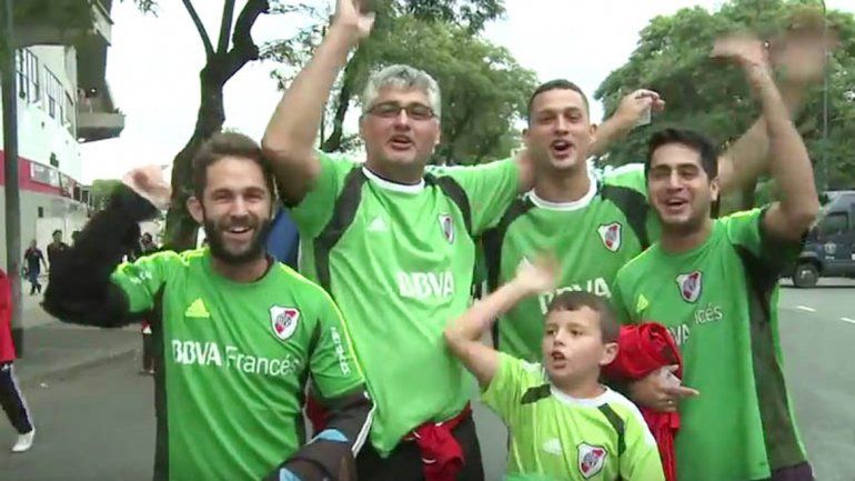 La original iniciativa de los hinchas de River para pedir que Trapito siga usando los buzos de color verde.&nbsp;