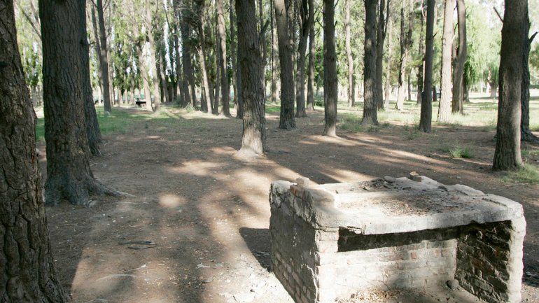 El tradicional parque Victoria es un lugar de fiestas y encuentro para los vecinos. Los pinos ponderosa constituyen un paisaje que emula estar en otro país.